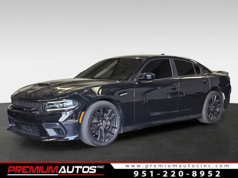 Used 2019 Dodge Charger Scat Pack w/ Navigation & Travel Group RWD image 1