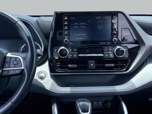 Used 2022 Toyota Highlander XLE FWD image 7