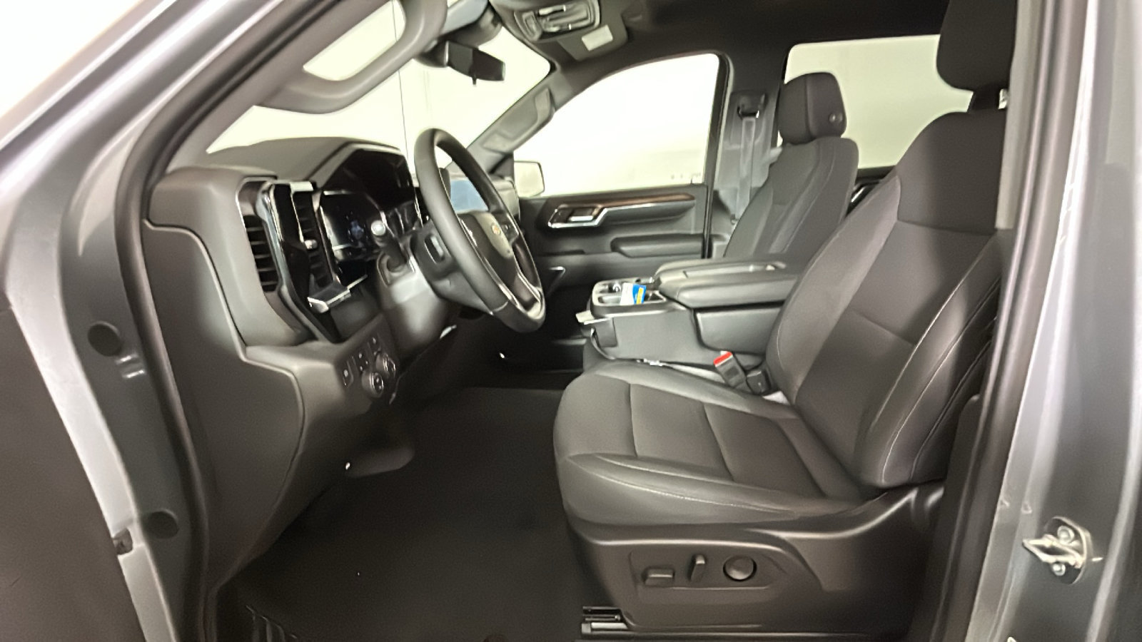 Used 2024 Chevrolet Silverado 1500 LT AWD/4WD image 14