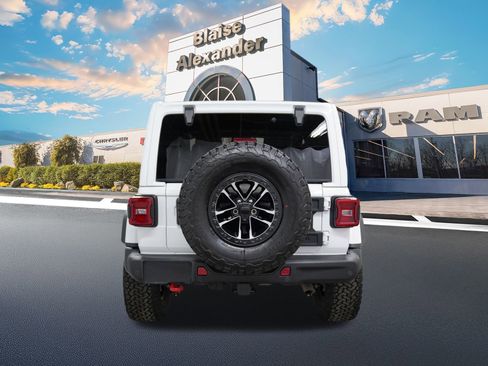 Used 2025 Jeep Wrangler Rubicon image 6