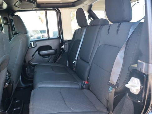 Used 2023 Jeep Wrangler Unlimited AWD/4WD image 33