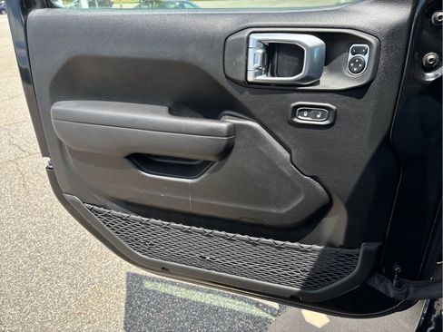 Used 2024 Jeep Wrangler Unlimited Rubicon 4xe AWD/4WD image 25