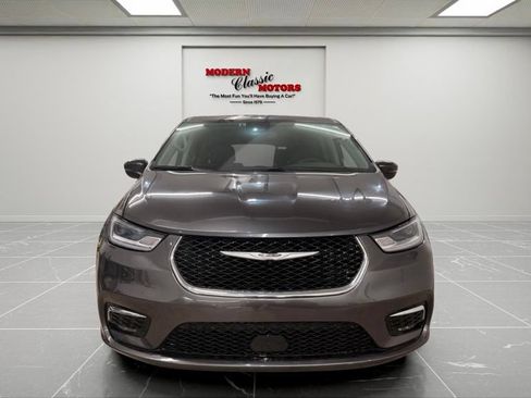 Used 2023 Chrysler Pacifica Touring-L FWD image 13