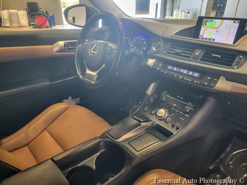 Used 2016 Lexus CT 200h w/ Navigation Package FWD image 12