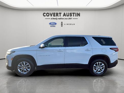 Used 2023 Chevrolet Traverse LS w/ Safety Package FWD image 2