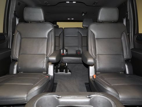 Used 2022 GMC Yukon XL Denali AWD/4WD image 32