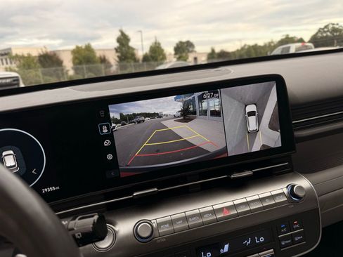 Used 2024 Hyundai Kona Limited image 31