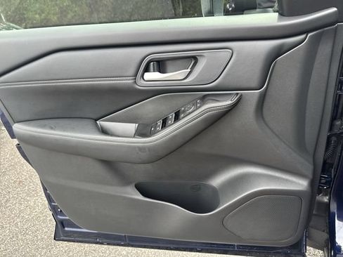 Used 2024 Nissan Rogue SL FWD image 27