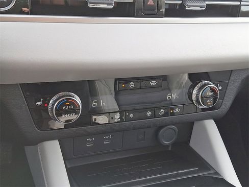 New 2026 Mitsubishi Outlander SE image 8