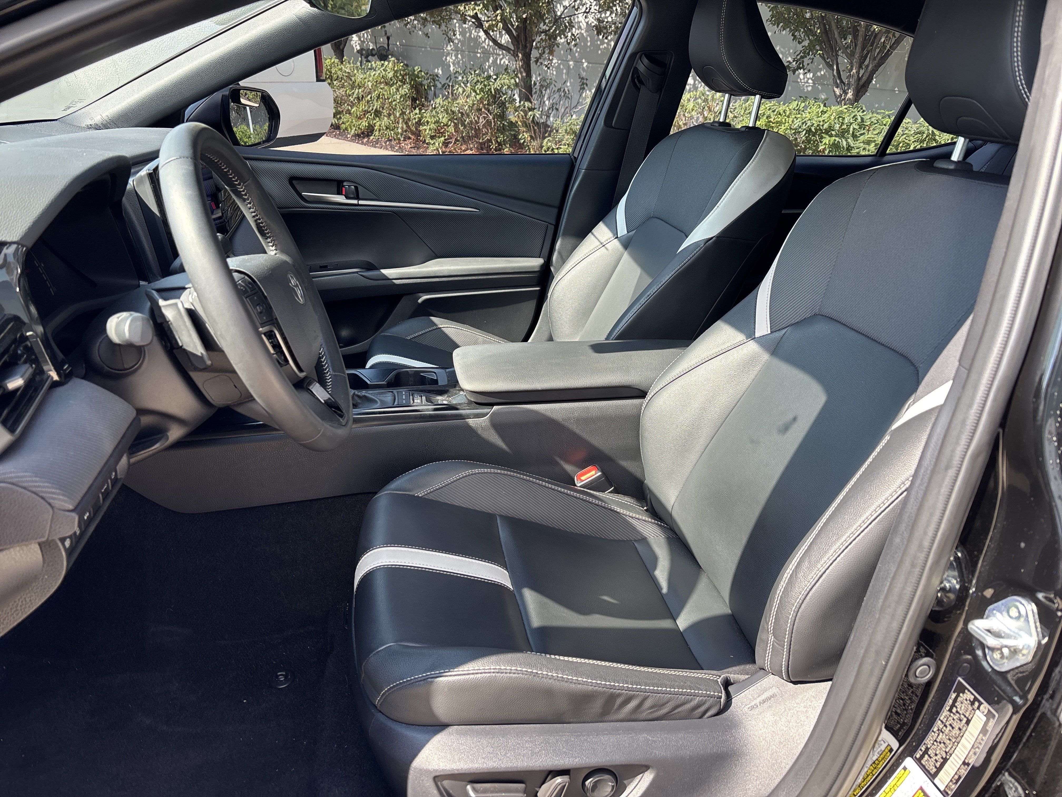 Used 2025 Toyota Camry SE FWD image 15
