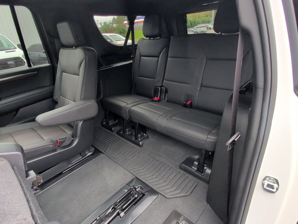 Used 2025 Chevrolet Suburban High Country AWD/4WD image 17