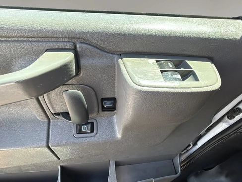 Used 2018 Chevrolet Express 3500 w/ Driver Convenience Package RWD image 26