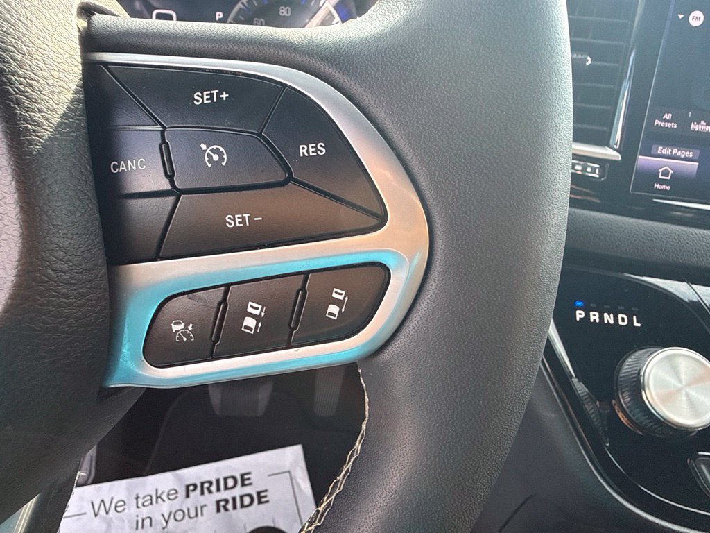 Used 2025 Chrysler Pacifica Select FWD image 19