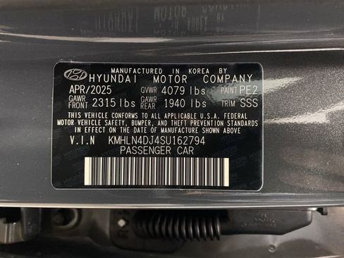 New 2025 Hyundai Elantra Limited image 37