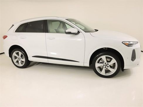 Certified 2025 Audi Q5 Premium Plus w/ Premium Plus image 6