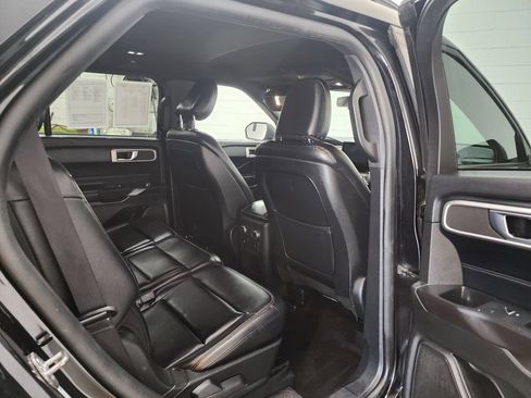 Used 2020 Ford Explorer XLT w/ Equipment Group 202A AWD/4WD image 30