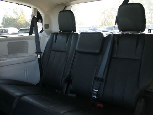 Used 2015 Chrysler Town & Country Touring w/ Trailer Tow Group image 14