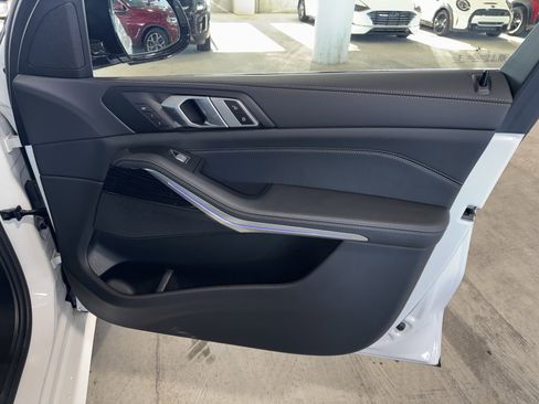 Used 2025 BMW X7 xDrive40i w/ M Sport Package image 9