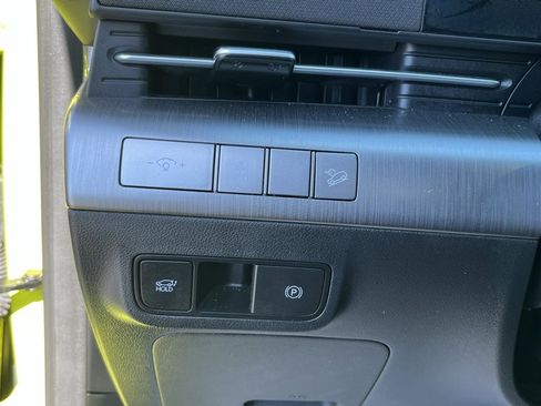 Used 2024 Hyundai Kona Limited image 5