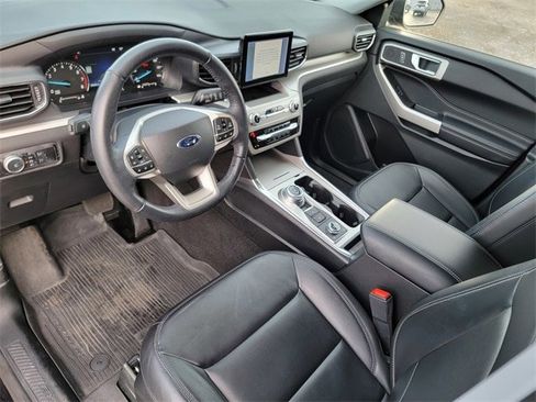 Certified 2022 Ford Explorer XLT w/ Equipment Group 202A image 19
