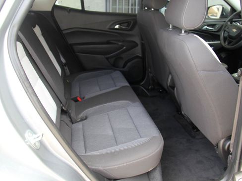 Used 2024 Chevrolet Trax LS w/ LS Convenience Package FWD image 27