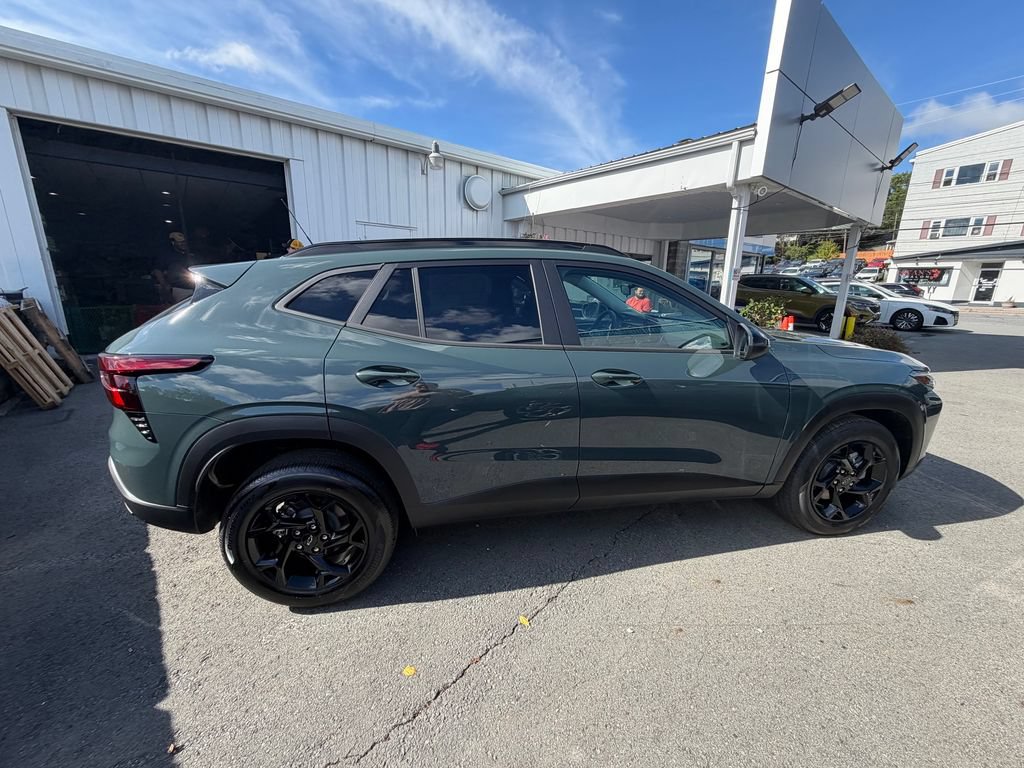 New 2026 Chevrolet Trax LT w/ Midnight Edition FWD image 6
