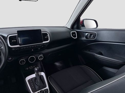 Used 2023 Hyundai Venue Limited image 24
