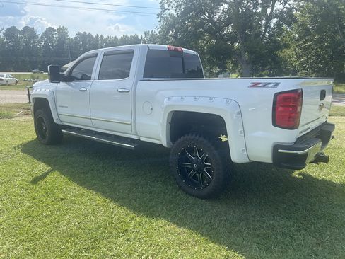 Used 2015 Chevrolet Silverado 2500 LTZ w/ Duramax Plus Package AWD/4WD image 9