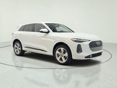 Used 2025 Audi Q5 Premium Plus w/ Premium Plus AWD/4WD image 3