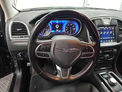 Used 2021 Chrysler 300 Touring w/ Sport Appearance Package image 10