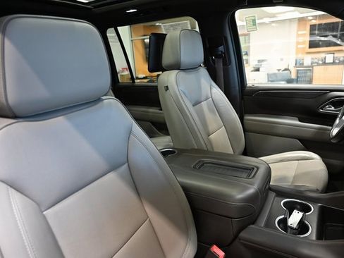 Used 2021 GMC Yukon XL SLT w/ SLT Premium Package image 8