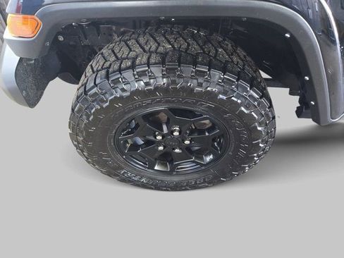 Used 2022 Jeep Gladiator Willys image 31