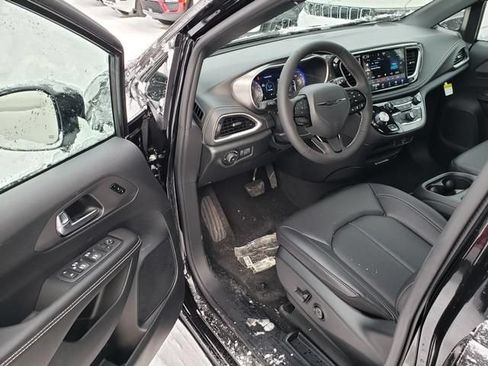 New 2026 Chrysler Pacifica Select w/ S Appearance Package FWD image 6