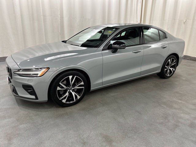 Used 2025 Volvo S60 B5 Core FWD image 2