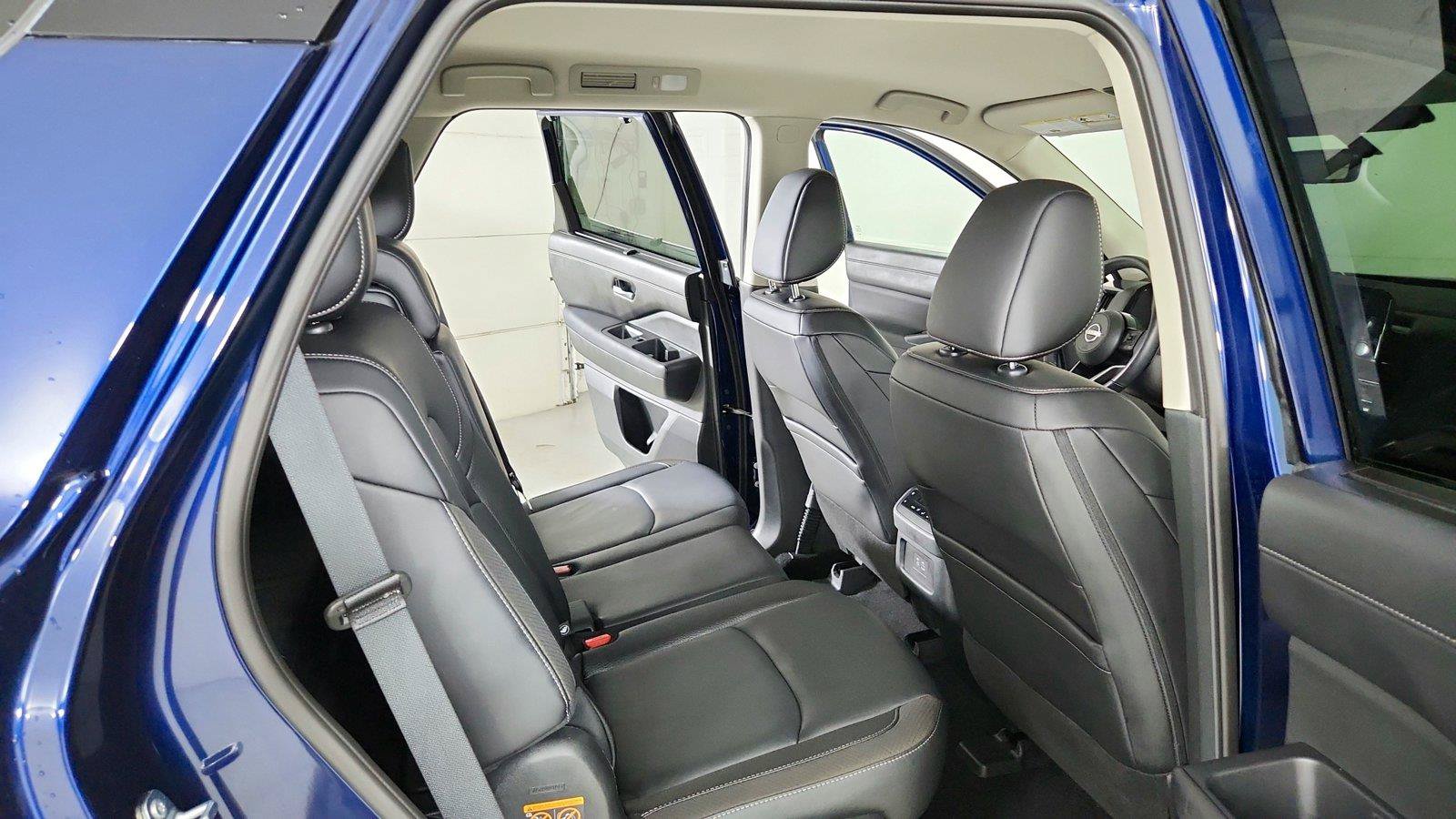 Used 2025 Nissan Pathfinder SL AWD/4WD image 26