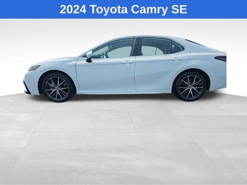 Used 2024 Toyota Camry SE FWD image 2