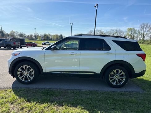 Used 2022 Ford Explorer XLT w/ Equipment Group 202A image 14