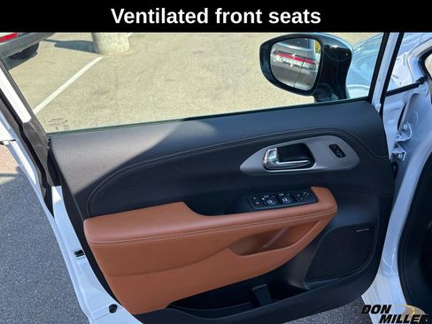 New 2026 Chrysler Pacifica Pinnacle w/ Trailer Tow Group image 10