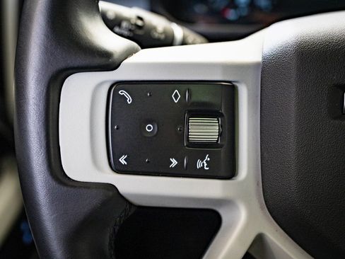 Used 2023 Land Rover Defender 90 S image 24