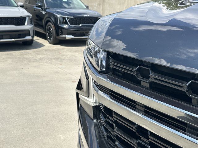 Used 2022 Chevrolet Tahoe Z71 w/ Luxury Package AWD/4WD image 13