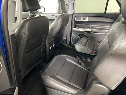 Used 2022 Ford Explorer XLT w/ Equipment Group 202A image 14