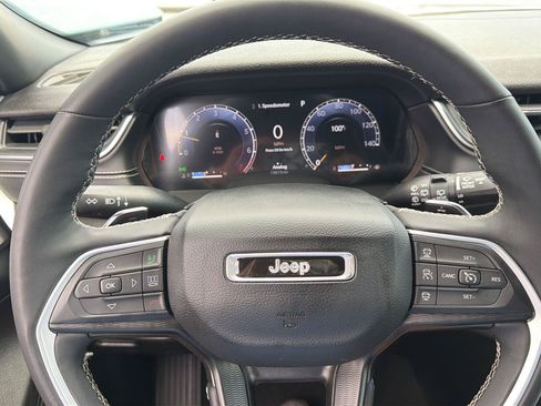 Used 2024 Jeep Grand Cherokee Altitude AWD/4WD image 15
