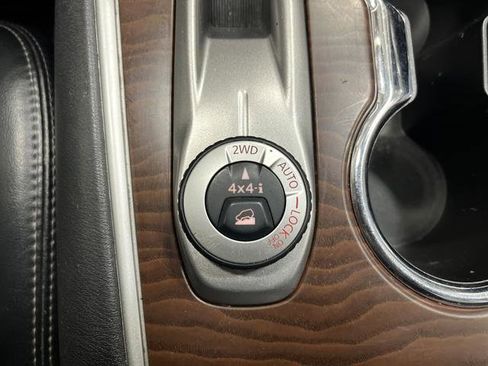 Used 2020 Nissan Pathfinder Platinum image 24