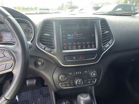 Used 2019 Jeep Cherokee Trailhawk image 32
