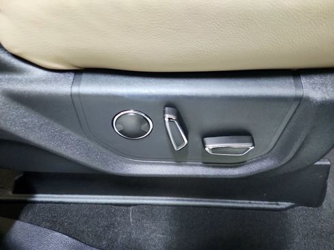 Used 2023 Ford Expedition Limited image 42