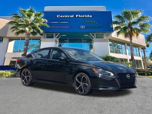 Used 2024 Nissan Altima 2.5 SR FWD image 2