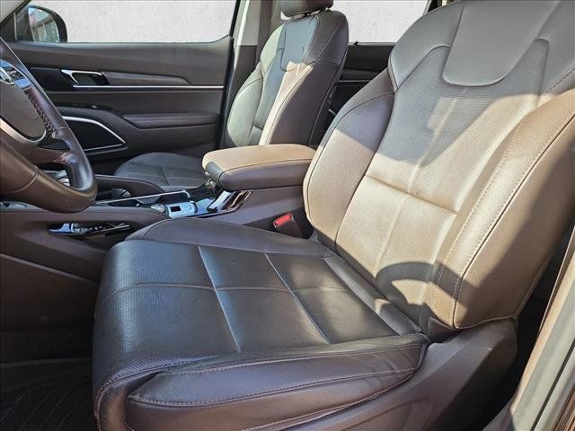 Used 2021 Kia Telluride SX w/ Towing Package FWD image 17