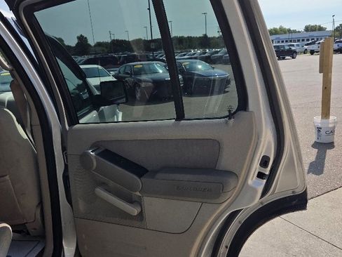 Used 2007 Ford Explorer XLT image 14