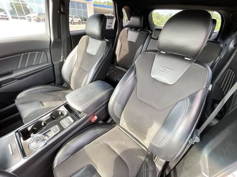 Used 2019 Ford Edge ST w/ Cold Weather Package AWD/4WD image 15