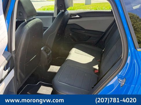 Used 2023 Volkswagen Taos SE w/ Panoramic Sunroof Package AWD/4WD image 19